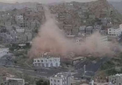 مليشيات الحوثي تقصف منازل المواطنين في حي وادي القاضي بتعز