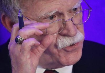 مستشار الأمن القومي الأمريكي: إيران ترسل السلاح للمليشيات الحوثية