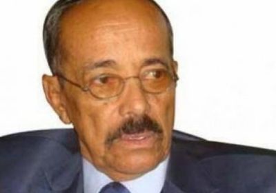 بعد اقتحام مكتبه وتهديده.. رئيس شورى الحوثيين يعتكف في منزله