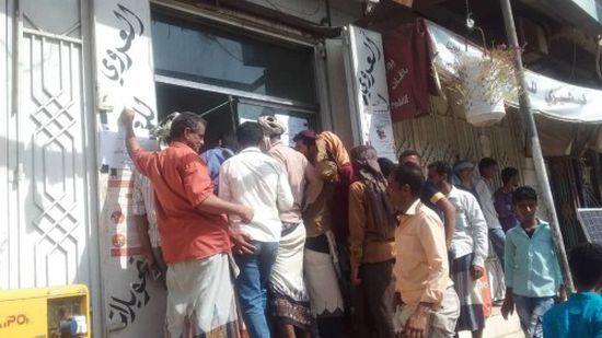 تدشين توزيع المساعدات المالية للمستفيدين من الحوالات النقدية الطارئة بردفان