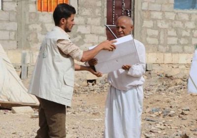 بدعم سعودي..توزيع 1740 كرتونة تمور في عمران والحديدة (صور)
