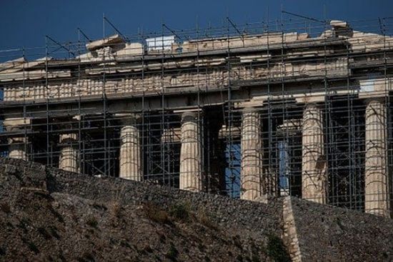 بالصور.. تغير المناخ يهدد الآثار الإغريقية فى اليونان