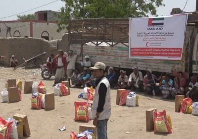 حملة إماراتية واسعة لإغاثة أهالي تعز والحديدة النازحين من بطش المليشيات الحوثية (فيديو)