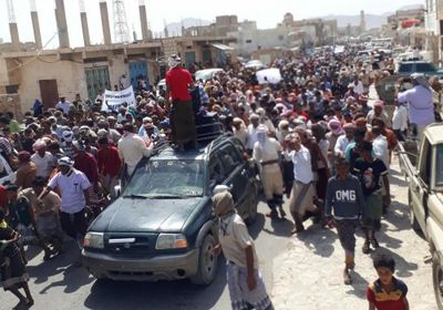 للمرة الأولى.. الحزام الأمني يحمي التظاهرات الرافضة للإصلاح بسقطرى (صور)