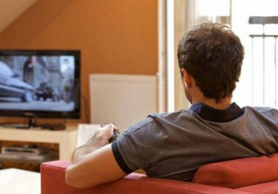 دراسة حديثة تُحذر: مشاهدة التلفزيون 4 ساعات يومياً تسبب الوفاة 