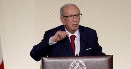 رئيس الحكومة التونسية يزور السبسي في المستشفى العسكري ويدعو لوقف الشائعات