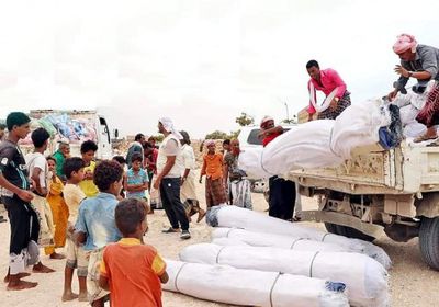 "خليفة الإنسانية" تُغيث المتضررين من الأمطار بمنطقة قعرة في سقطرى