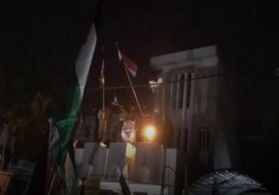 متظاهرون يقتحمون السفارة البحرينية في بغداد تنديدا بورشة المنامة