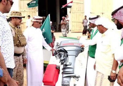 البرنامج السعودي لإعمار اليمن يوزع 30 قارب صيد بمديرية الغيضة