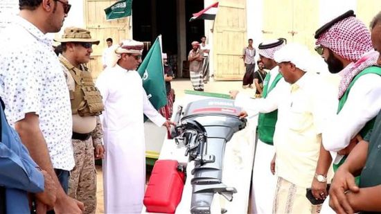 البرنامج السعودي لإعمار اليمن يوزع 30 قارب صيد بمديرية الغيضة
