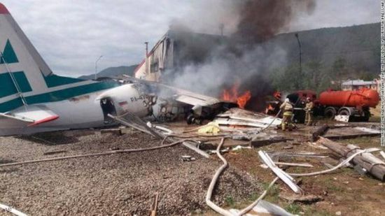 مصرع شخصين وإصابة العشرات إثر خروج طائرة ركاب عن مدرجها بروسيا