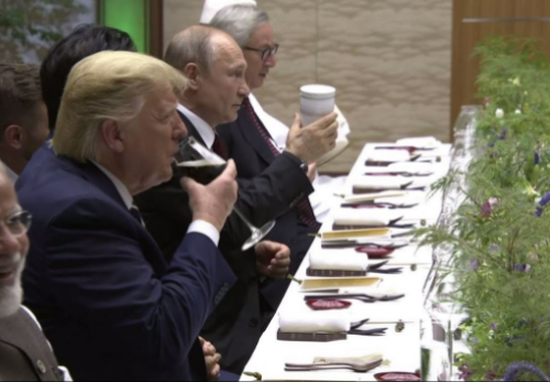 الكرملين يكشف سر "الترمس" الذي شرب منه بوتين خلال قمة "G20"