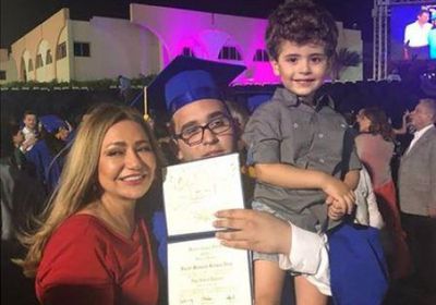 ليلى علوي توجه رسالة لنجلها خالد (صور)