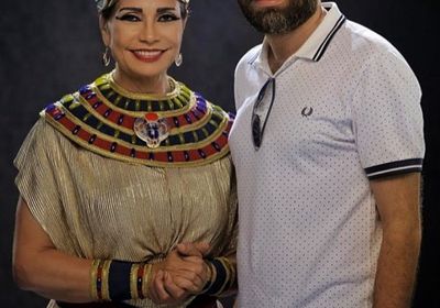 سوسن بدر بالزي الفرعوني رفقة عمر سلامة في حملة للتوعية ضد السرطان
