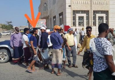 بالصور.. الربيزي يبرهن احتلال جيش علي محسن الأحمر للجنوب