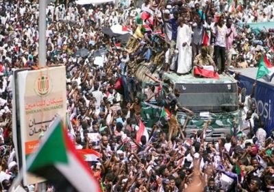 انطلاق تظاهرات ضخمة بالعاصمة السودانية للمطالبة بتسليم السلطة