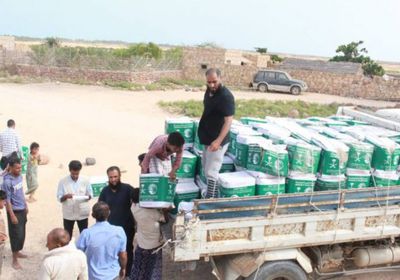 4 قوافل غذائية من السعودية لأهالي نوجد بسقطرى (صور)