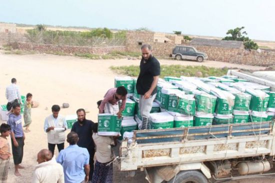 4 قوافل غذائية من السعودية لأهالي نوجد بسقطرى (صور)
