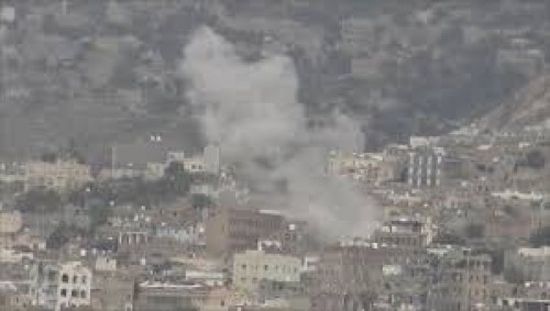 مقتل وإصابة 12 مواطناً في قصف حوثي بتعز
