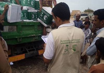 سلمان للإغاثة يوزع 720 سلة غذائية في سقطرى (صور)