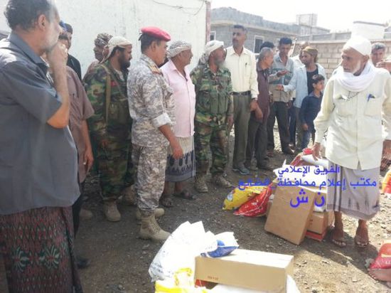تدشين توزيع السلال الغذائية المقدمة من الإمارات لأسر شهداء الضالع