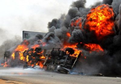 مصرع 50 شخصًا جراء احتراق شاحنة وقود بنيجيريا (صور)