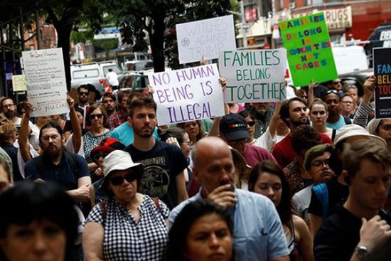 مظاهرات بنيويورك ضد سياسة ترامب بشأن الهجرة (صور)