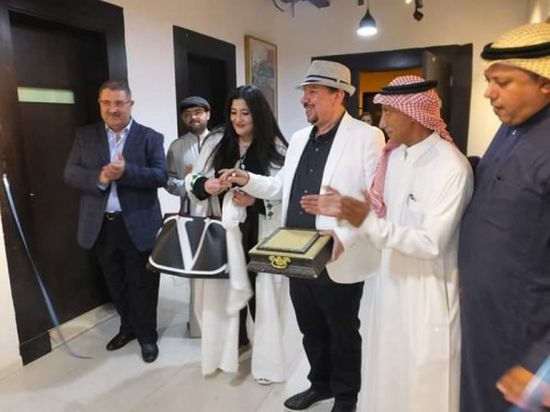 السعودية شاليمار شربتلي تفتتح معرض جدة عروس الفن (صور)