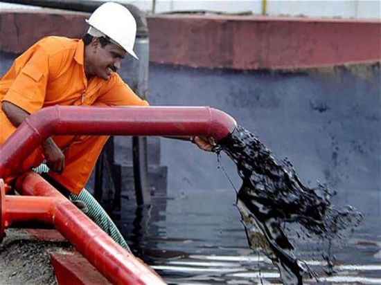 الهند تثير المخاوف من تقلب أسعار النفط مع وزير الطاقة الروسي