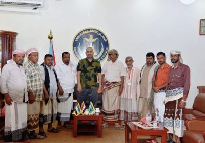 لقاء هام بين الرئيس الزُبيدي ومشايخ قبائل نعمان بشبوة