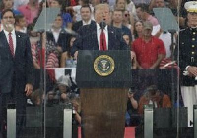 ترامب يبدأ الاحتفال بيوم الاستقلال.. وطائرات عسكرية تحلق فوق الحشود 