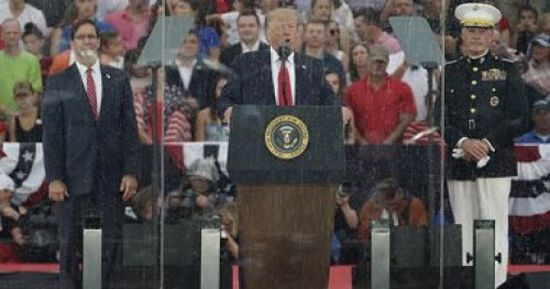 ترامب يبدأ الاحتفال بيوم الاستقلال.. وطائرات عسكرية تحلق فوق الحشود 