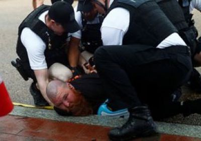 بعد حرق العلم الأمريكي.. اعتقال شخصين على إثر احتجاجات بواشنطن