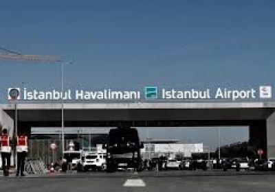 بالفيديو.. شاهد فضيحة مدوية بمطار إسطنبول