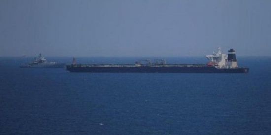 إيران تواصل اللجوء لحيلة "سفن الشبح" لإنقاذ اقتصادها