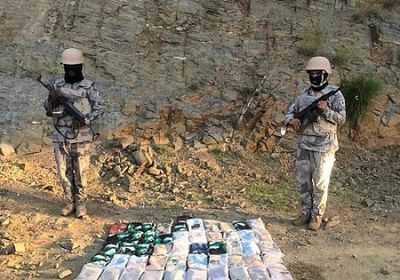 حرس الحدود السعودي يلقى القبض على 15 يمنيا لمحاولتهم تهريب حشيش (صور)