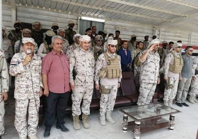 بالصور..الزبيدي يزور معسكر اللواء الخامس بردفان ويتفقد أحوال المقاتلين