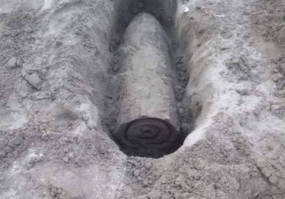 العثور على صاروخ بحري زرعته مليشيا الحوثي بالحديدة (صورة)