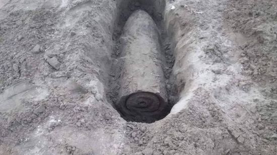 العثور على صاروخ بحري زرعته مليشيا الحوثي بالحديدة (صورة)