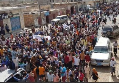 للمرة السادسة.. تظاهرات حاشدة في سقطرى للمطالبة باقتلاع سلطة الإخوان 