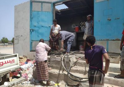 كهرباء ساحل حضرموت تكشف أسباب انقطاع التيار عن منطقة الشرج (صور)