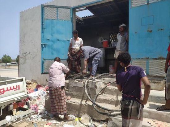 كهرباء ساحل حضرموت تكشف أسباب انقطاع التيار عن منطقة الشرج (صور)