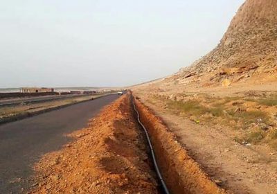 الانتهاء من توصيل خطوط الكهرباء لمنطقة حولاف بسقطرى (صور)