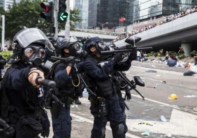 شرطة هونغ كونغ تعتقل 6 أشخاص خلال احتجاجات ضخمة