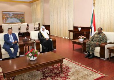 رئيس البرلمان العربي يلتقي رئيس المجلس العسكري الانتقالي بالسودان