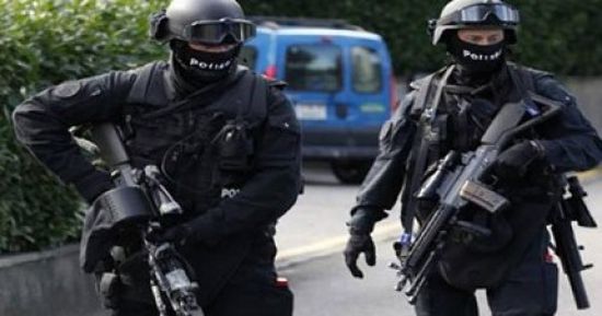 اعتقال نشطاء معنيون بالدفاع عن البيئة من أمام مصارف سويسرية