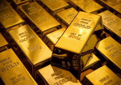الذهب ينخفض في ظل ارتفاع الدولار وضعف الأسهم