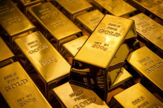 الذهب ينخفض في ظل ارتفاع الدولار وضعف الأسهم