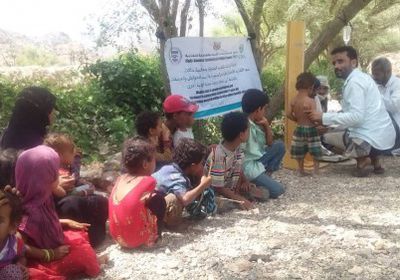 العيادة المتنقلة تواصل نزولها لمناطق ردفان النائية (صور)