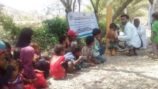 العيادة المتنقلة تواصل نزولها لمناطق ردفان النائية (صور)